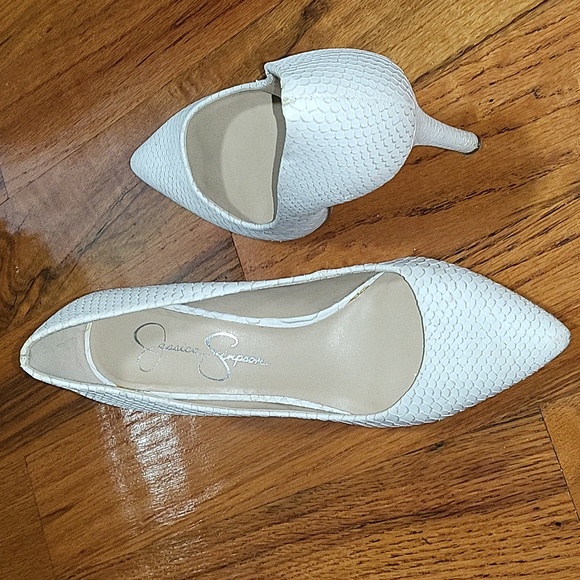 Jessica Simpson White Pumps - Picture 3 of 3